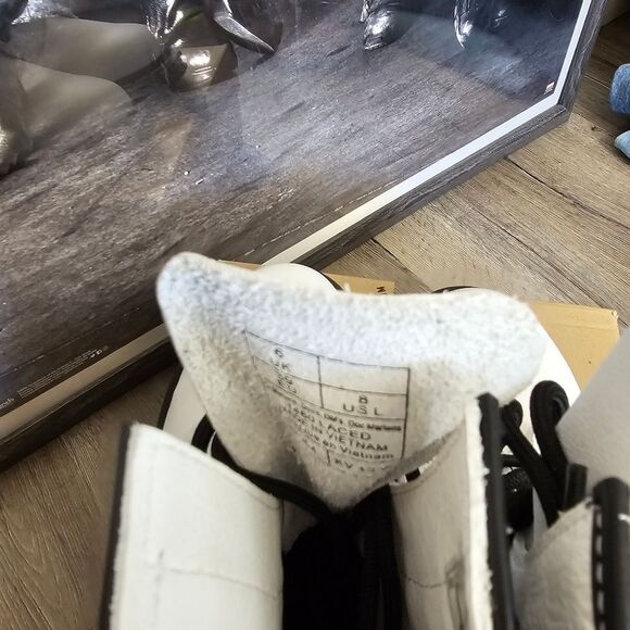 White Size 8 Doc Martens Dr.Martens with Bouncing Soles Leather New - Picture 4 of 9